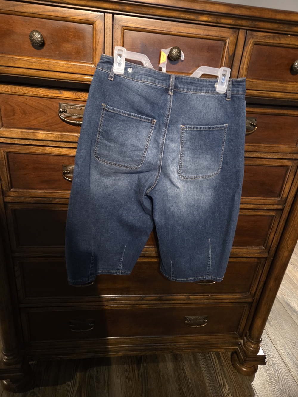 Classic Dark Wash Denim Cropped Jeans - Women - Picture 4 of 7